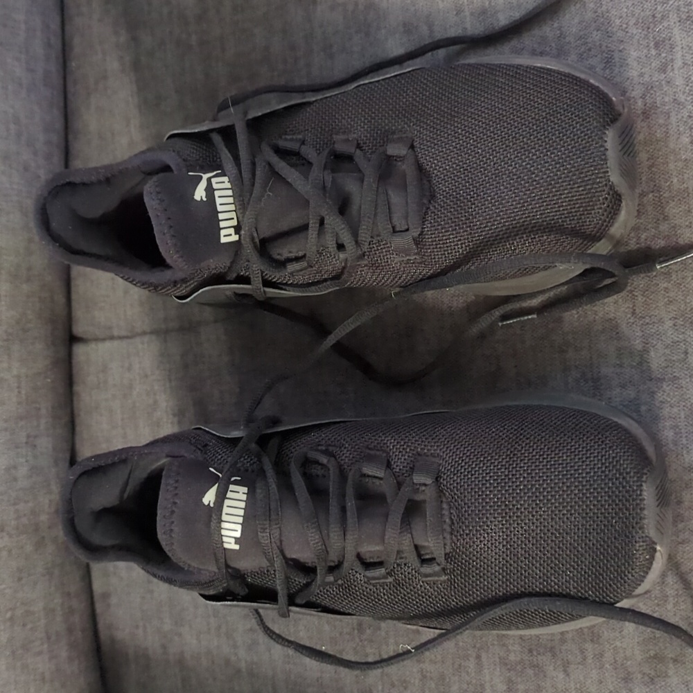 Men's Size 10 Black SoftFoam Puma shoes